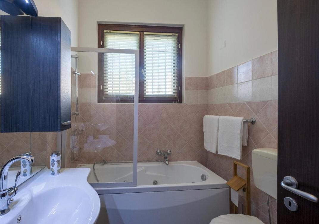 Appartamento In Villa Con Giardino A 300M Dal Lago Maggiore Castelletto sopra Ticino Εξωτερικό φωτογραφία